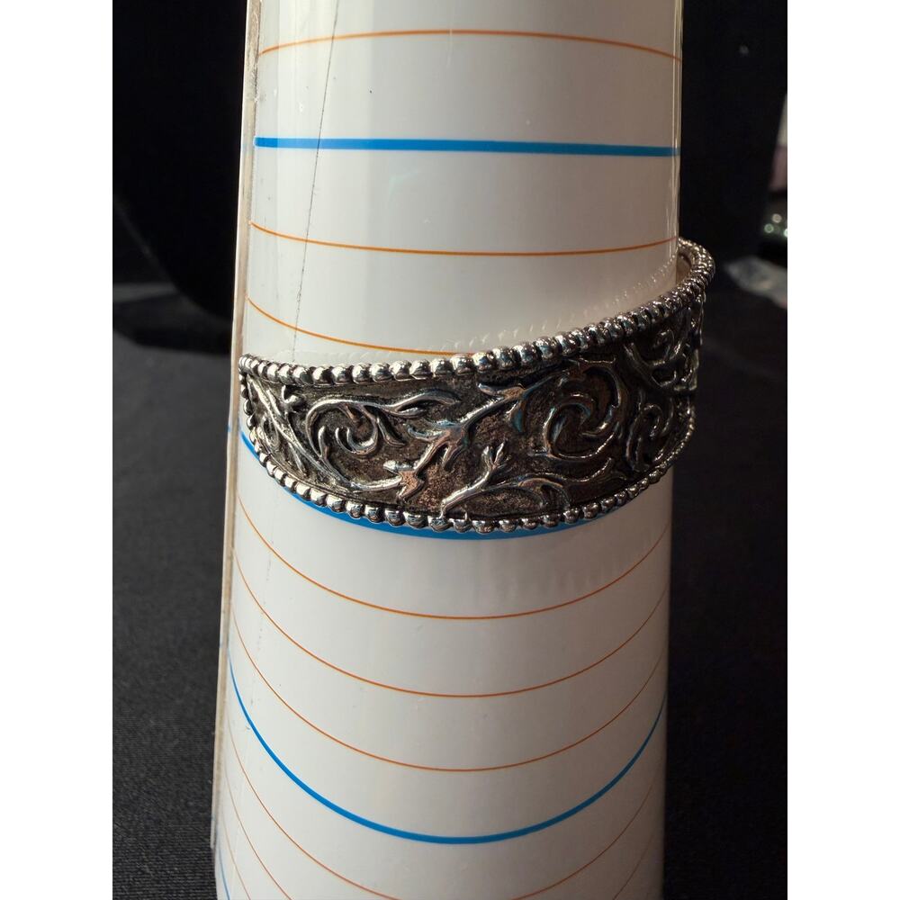 Vintage Sara Blaine cuff bracelet featuring intricate scrollwork in silver tone - Picture 5 of 10